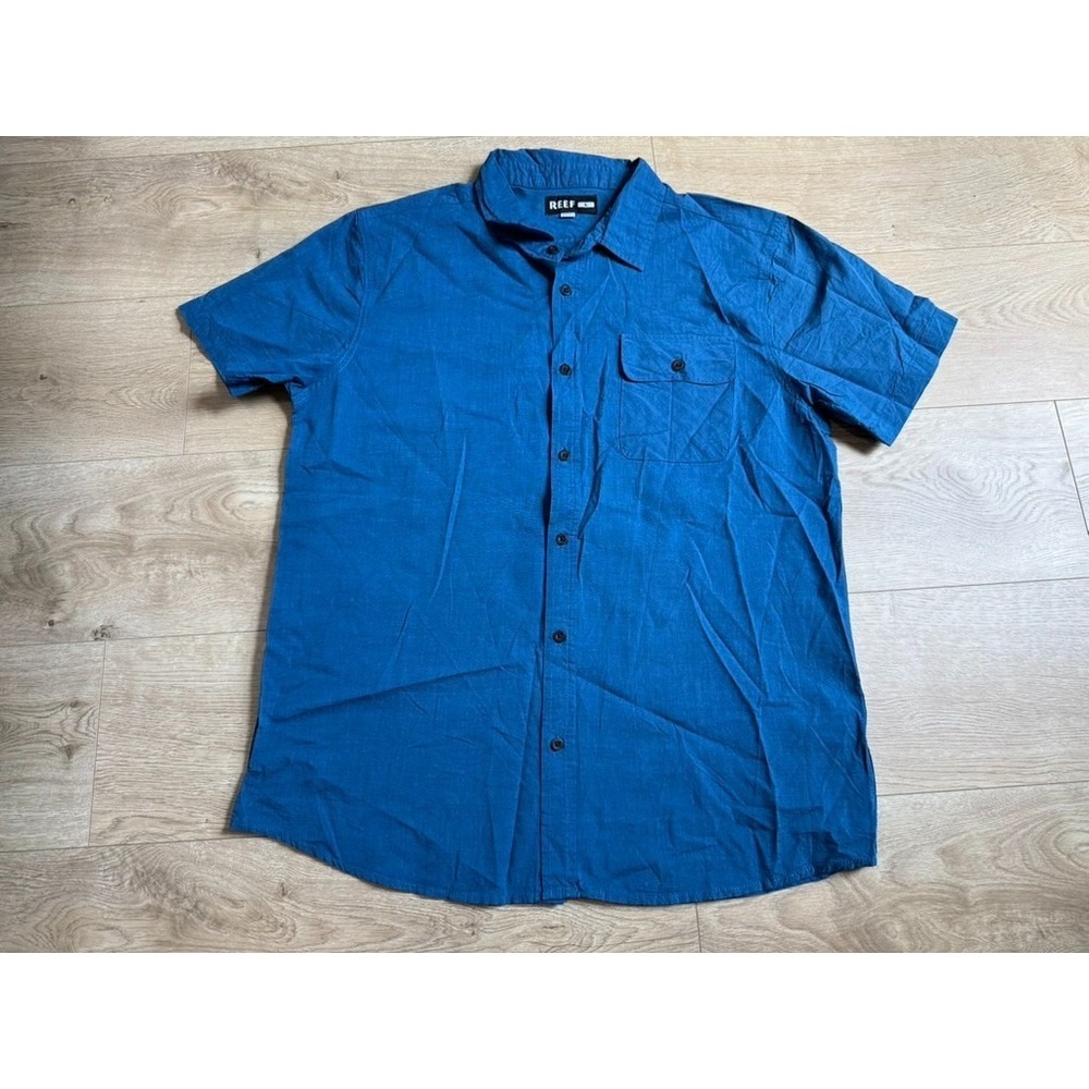 EUC Mens Reef short sleeve button up shirt 100% cotton pocket blue size L